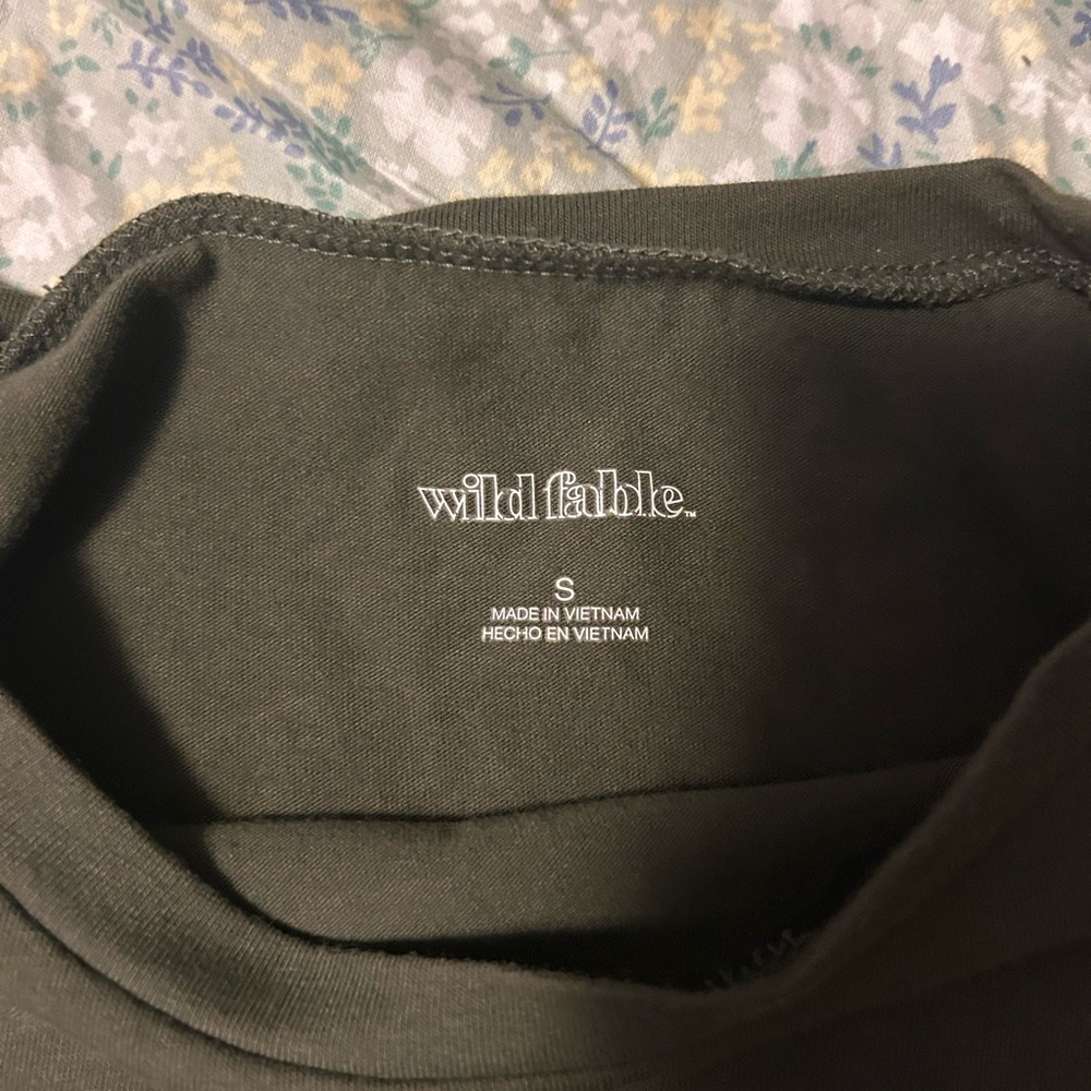 crop tee - Picture 2 of 2